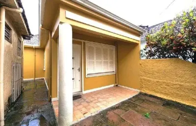 Casa 3 dormitórios para locação no bairro medianeira