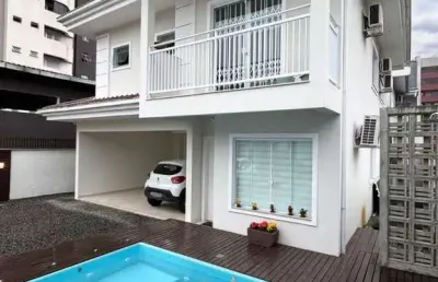 Casa com 3 quartos para alugar no América, Joinville 