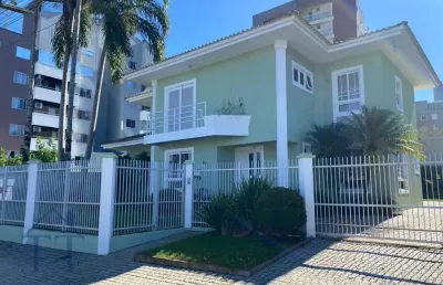 Casa com 3 quartos para alugar no Santo Antônio, Joinville 