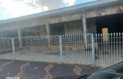 Casa com 3 quartos para venda ou locação no centro de sumré.