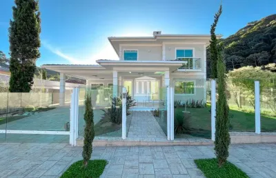 Casa com 4 dormitórios, 255 m² - venda por r$ 2.500.000,00 ou aluguel por r$ 10.751,72/mês - prata - teresópolis/rj
