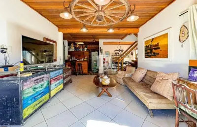 Casa com 3 dormitórios, 214 m² - venda por r$ 990.000 ou aluguel por r$ 3.900,00/mês - vargem grande - teresópolis/rj