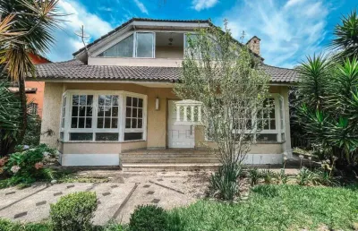 Casa com 4 dormitórios à venda, 341 m² por r$ 2.000.000,00 - várzea - teresópolis/rj