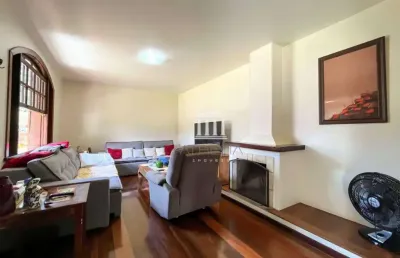 Casa com 3 dormitórios à venda, 171 m² por r$ 950.000,00 - várzea - teresópolis/rj