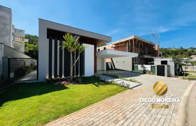Casa de alto padrão à venda em condomínio com excelente localização