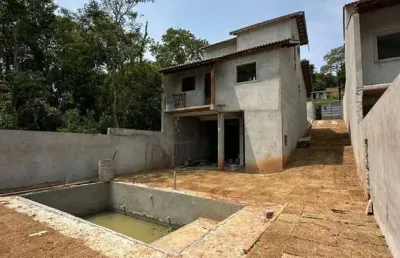 Espetacular casa para venda com 3 dormitórios e área gourmet com piscina!