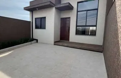 Casa térrea à venda com 3 dormitórios sendo 1 suíte