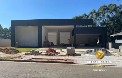 Casa de alto padrão à venda em terra preta – condomínio fechado!