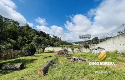 Área de 4.000m² á venda em terra preta com 3 casas construídas