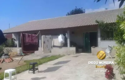 Casa com excelente terreno á venda em terra preta, bem localizada.
