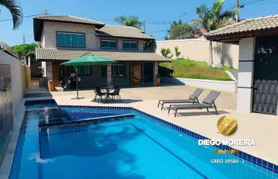 Casa à venda em terra preta com 3 dormitórios, suíte com hidromassagem.