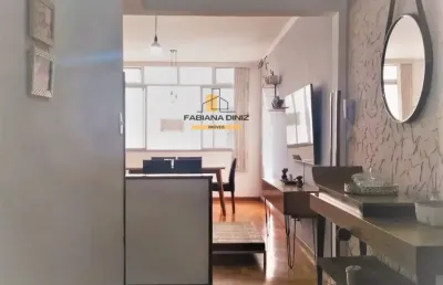 Apartamento charmoso, em excelente localização. cômodos amplos.
