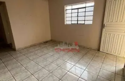 Casa térrea com mais 2 edículas para vender, rua tranquila