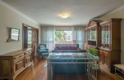 Apartamento de 190m² oferece o que poucos conseguem combinar: localização nobre, planta generosa e potencial de sobra no itaim.