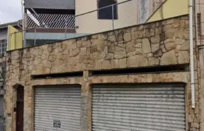 Sobrado para locação de 230m², 4 dormitórios e 2 vagas.