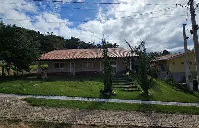 Casa à venda no condomínio fechado santa fé 2 em joanópolis - sp | ampla casa com 315m² de construç