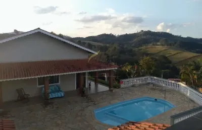 Chácara à venda, com área de lazer, 6 quartos, 2 suites, 1390m², a 3 km do centro, vale do rio cach