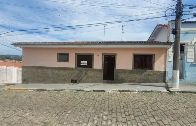 Casa à venda, centro, piracaia, sp | dois quartos | fácil localização | casa plana | garagem cobert