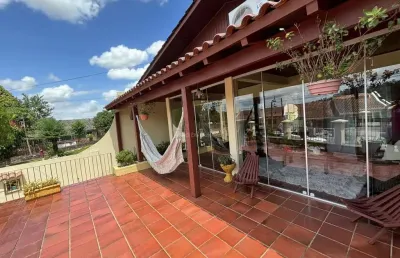 Aconchegante casa  localizada no bairro santo antônio.