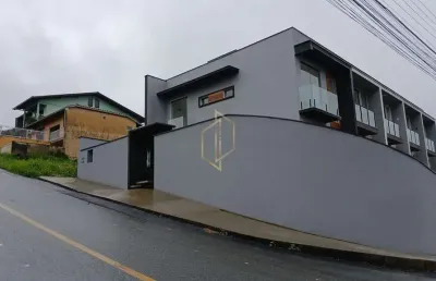 Casa geminada triplex em santa catarina, joinville/sc