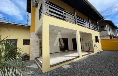 Casa com 4 quartos à venda na rua frontin, --, iririú, joinville, 197 m2 por r$ 950.000