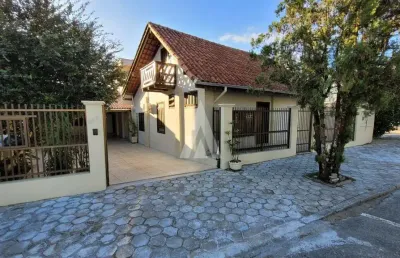 Casa com 3 quartos à venda na rua castro alves, --, saguaçu, joinville, 223 m2 por r$ 850.000