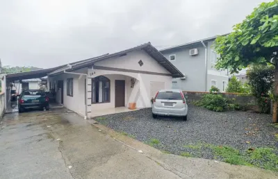 Casa com 3 quartos à venda na rua albatroz, --, costa e silva, joinville, 144 m2 por r$ 600.000