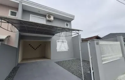 Casa com 3 quartos à venda na rua professor felício fuzinato, --, costa e silva, joinville, 124 m2 por r$ 690.000