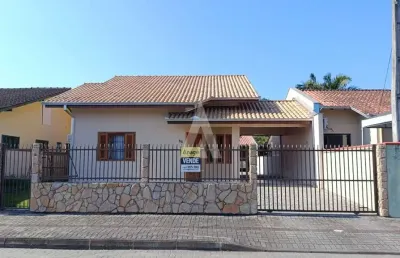 Casa com 3 quartos à venda na osvaldo galiza, --, espinheiros, joinville, 179 m2 por r$ 790.000