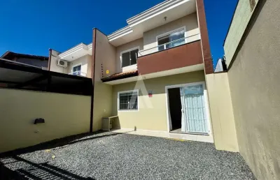Casa com 2 quartos à venda na rua martinho van biene, --, jardim iririú, joinville por r$ 425.000