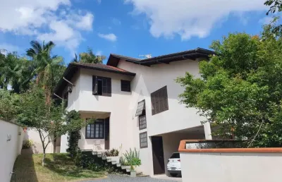 Casa com 3 quartos à venda na rua iguaçu, --, santo antônio, joinville, 236 m2 por r$ 990.000