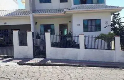 Casa com 4 quartos à venda na rua alfredo olsen, --, centro, barra velha, 262 m2 por r$ 1.200.000