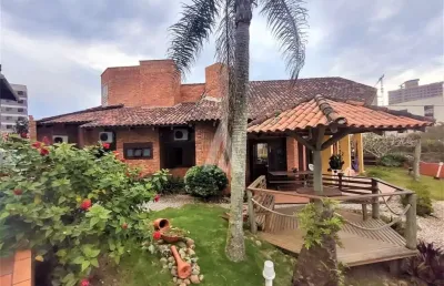 Casa com 4 quartos à venda na rua canto do sol, --, itacolomi, balneário piçarras, 250 m2 por r$ 2.950.000