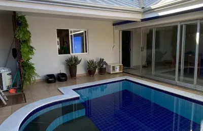 Lindo sobrado à venda com 3 suítes no condomínio residencial flores do cerrado