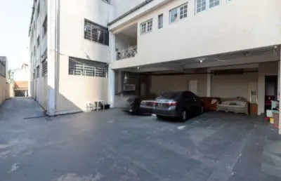Galpão com 1008m2, com 12 garagem,01 sala,09 banheiros no bairro da  saúde