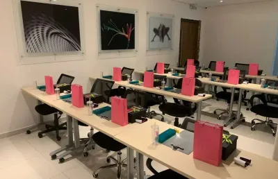 Sala comercial para alugar na Rua Andréa Paulinetti, 406, Jardim das Acacias, São Paulo