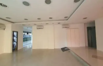 Sala totalmente reformada e mobiliada na vila leopoldina