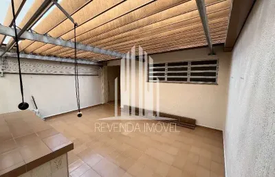 Localização privilegiada! sobrado para locação - 2 dorm, 2 vagas, edicula e quintal c/140m² no brooklin!  venha morar em um incrível imóvel com 2 quar