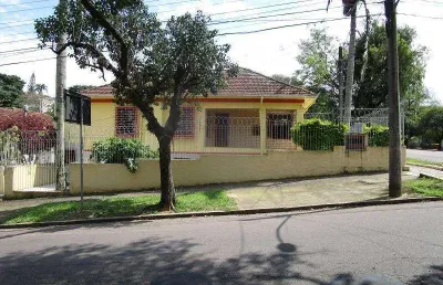 Casa no bairro medianeira com 240 m2, 4 dormitórios, área de serviço, banheiro privativo, banheiro social, cozinha, despensa, edícula, estac.sem vaga, lavanderia, pátio, portão garagem automático, sal