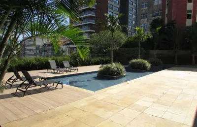 Apartamento no bairro petropolis com 80 m2, 2 dormitórios, 2 suites, ar condicionado, área de serviço, armário cozinha, churrasqueira, cozinha, lavabo, portão garagem automático, sala de estar, suíte,