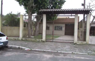 Casa no bairro ipanema com 144 m2, 4 dormitórios, sala de estar/ sala de jantar, conceito aberto. cozinha, churrasqueira e lareira, banheiro social, lavabo, banheiro auxiliar, garagem tres veiculos, l