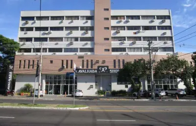 Sala comercial  de frente para a avenida  com ar condicionado de janela,  com 20,83 m² privativos