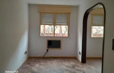 Apto, 02 dormitórios , sala em 'l' , banheiro cozinha , área de serviços e estacionamento rotativo
