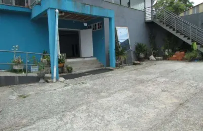 Loja no bairro nonoai, banheiro social, cozinha, garagem, pátio