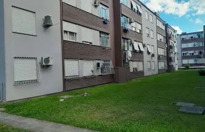 Apto desocupado com 02 dormitórios , sala, cozinha, banheiro , área de serviços, estacionamento rotativo. condominio com portária 24hs.