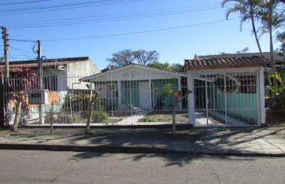 Casa no bairro vila nova, 3 dormitórios, área de serviço, banheiro social, cozinha, pátio, sala de estar, tanque