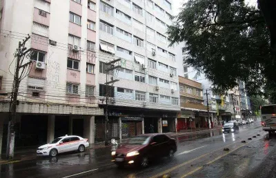Jk no bairro farroupilha com 26 m2, 1 dormitório, banheiro social, cozinha, portão garagem automático