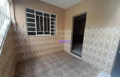 Casa de um quarto, em ótima localização na entrada do porto da pedra!!!