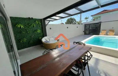 Casa finamente decorada,estilo contemporaneo localizada no inicio da praia de piratininga, poucos metros do mar.  decoração impecavel.