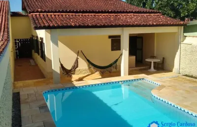 Casa 3 quartos 1 suite com piscina e churrasqueira 200m da praia
